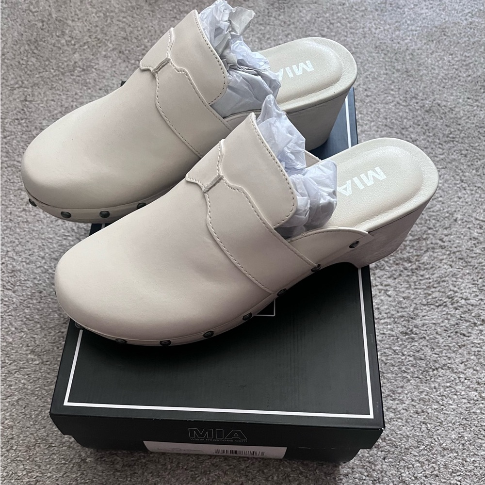 MIA Women's White Clogs